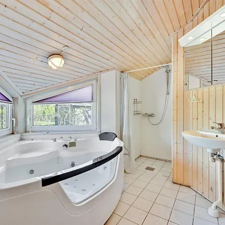 Landuin - 230m From The Sea By Interhome